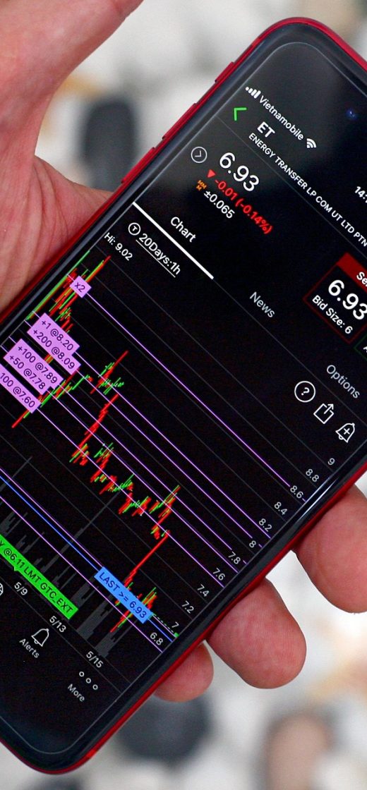 虚拟手机号 App 统计页面用柔和曲线图展示本月短信数量与号码使用分布，数字大而清晰，背景是米白色